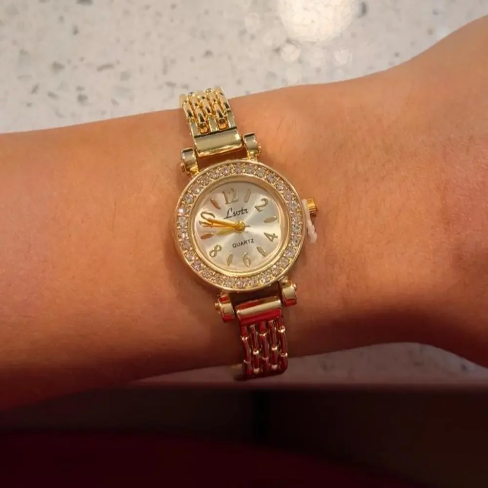 Gold vintage round watch with diamonds